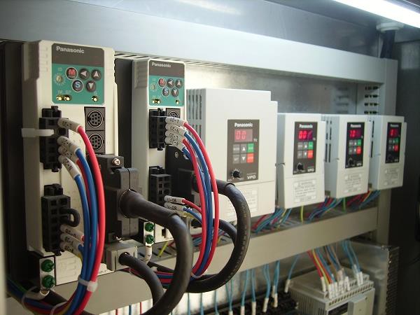 Automatic Sleeve Labeling Machine